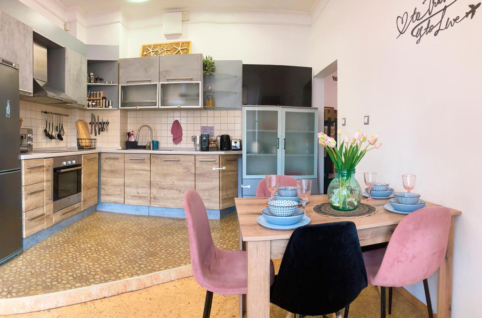 Two Bedroom Apartment -Welcome To Burgas- Top Location, Central Station, Main Walking Street, Sea Garden, Near The Beach Dış mekan fotoğraf